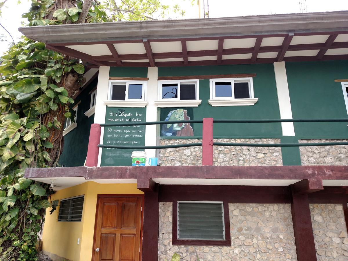 Zapote Tree Inn Flores Exterior photo